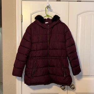 GAP XXL burgundy hooded puffer coat with fur trim.